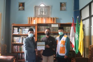 Read more about the article Peduli Sesama, Lazismu MBS Serahkan Bantuan Korban Gempa Sulbar Senilai Rp. 122 Juta