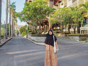 Read more about the article Kiprah Alumni : Dewi Sabrina, Cendekiawan Berpribadi di Pulau Bali.