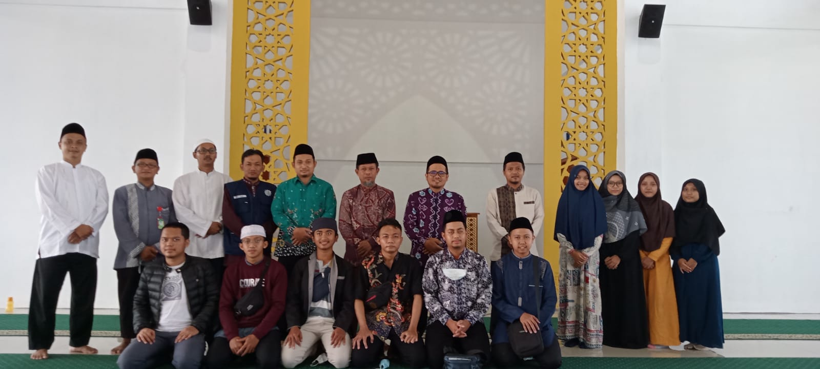 Read more about the article 20 SANTRI MBS BERANGKAT STUDI KE UNIVERSITAS AL AZHAR MESIR, DUA DIANTARANYA HAFIDZ DAN HAFIDZOH