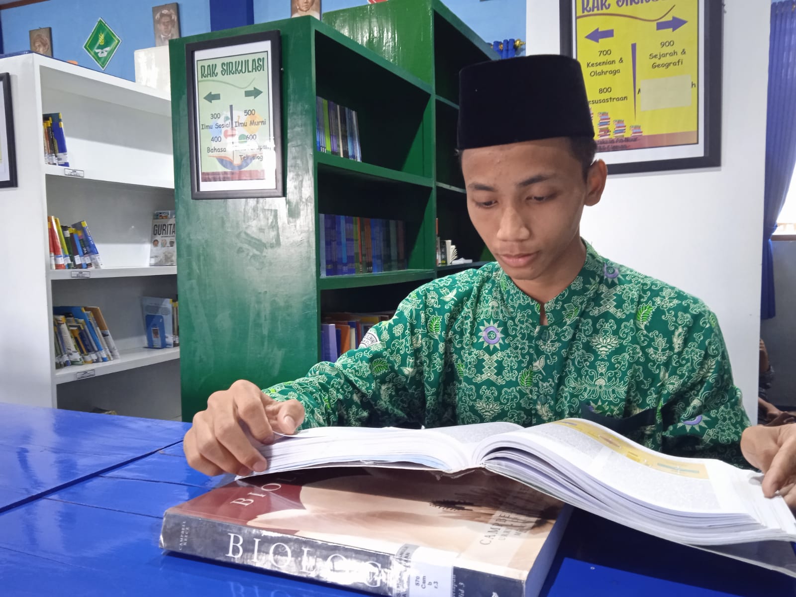 Read more about the article RAFID PADUKAN PRESTASI HAFALAN QURAN DAN BIOLOGI