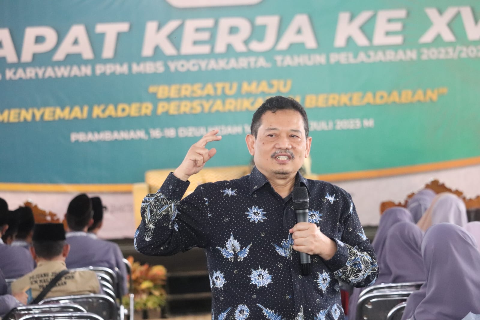 Read more about the article Pendidikan Karakter di Lingkungan Pondok Pesantren: Apa Saja Karakter Santri?