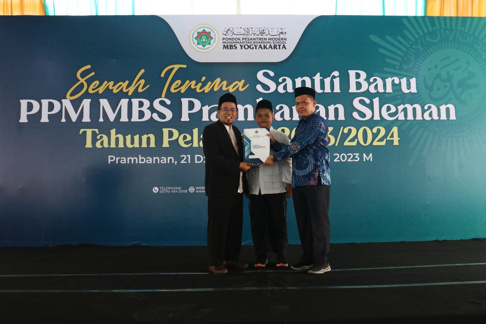 Read more about the article TANGIS HARU IRINGI SERAH TERIMA SANTRI BARU MBS
