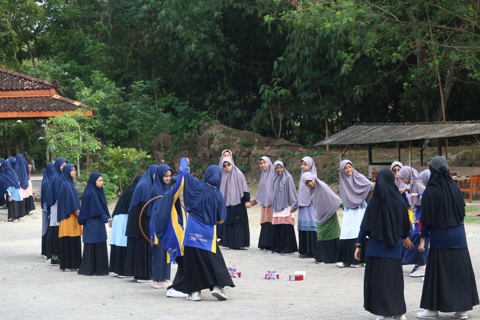 Read more about the article OUTBOND SERU PENUH ILMU, BOOSTER SEMANGAT SANTRI BARU MBS