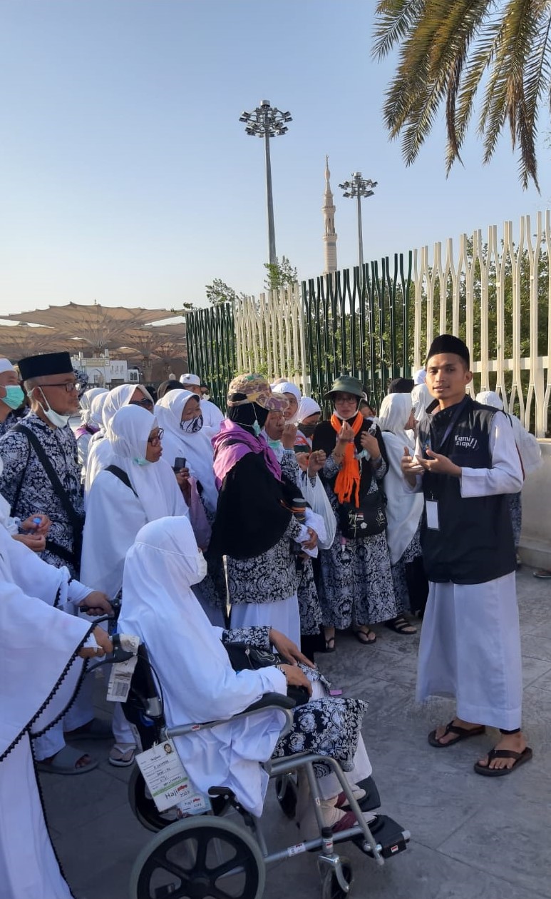 Read more about the article Alumnus MBS Jadi Pemandu Jamaah Haji KBIHU ‘Aisyiyah Sleman, Imam Arifin : Saya Bangga