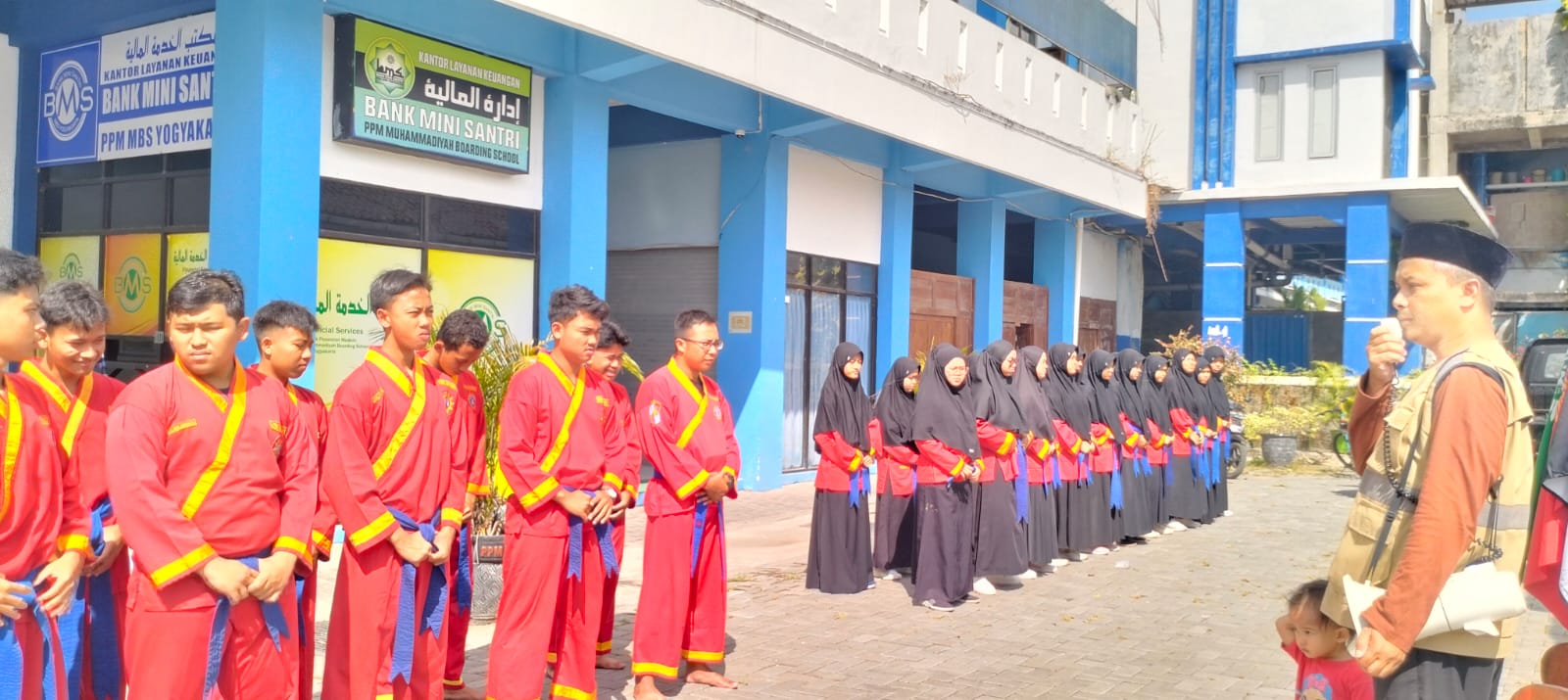 Read more about the article Lepas Keberangkatan Peserta Jambore Nasional, Ini Harapan Pondok Kepada Para Pendekar Tapak Suci MBS
