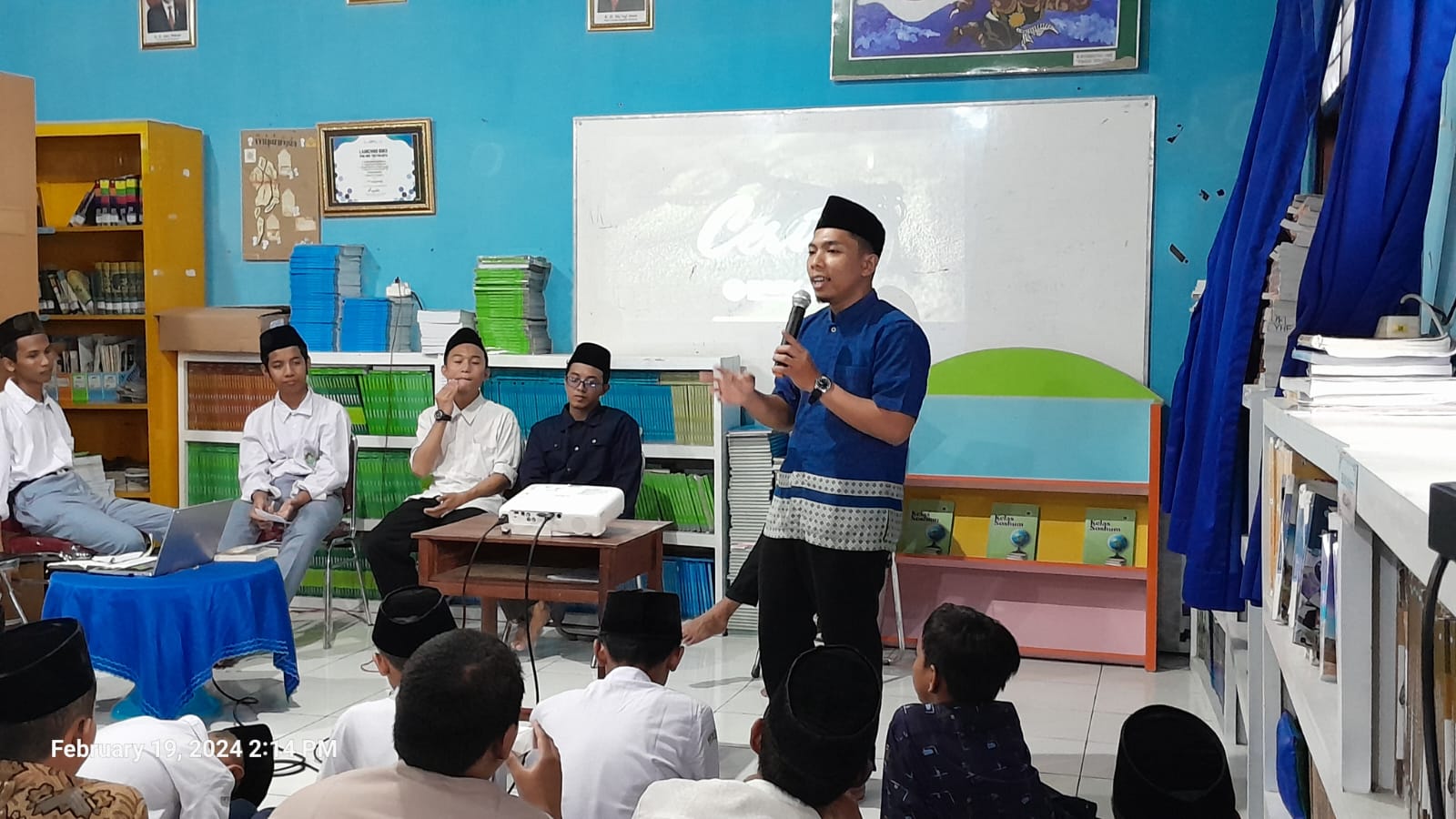 Read more about the article BEDAH BUKU “BATAS SEMESTA”, AJANG PEMANTIK ANIMO MENULIS