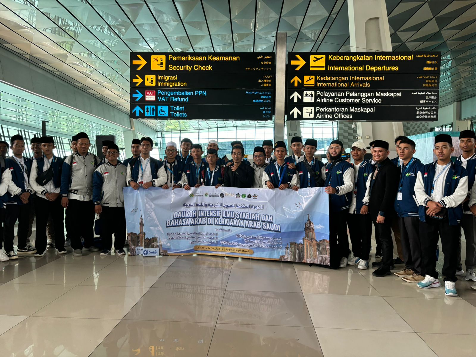 Read more about the article Pelepasan Dauroh Intensif Ilmu Syari’ah dan Bahasa Arab, 19 Santri MBS Terbang Ke Saudi Arabia