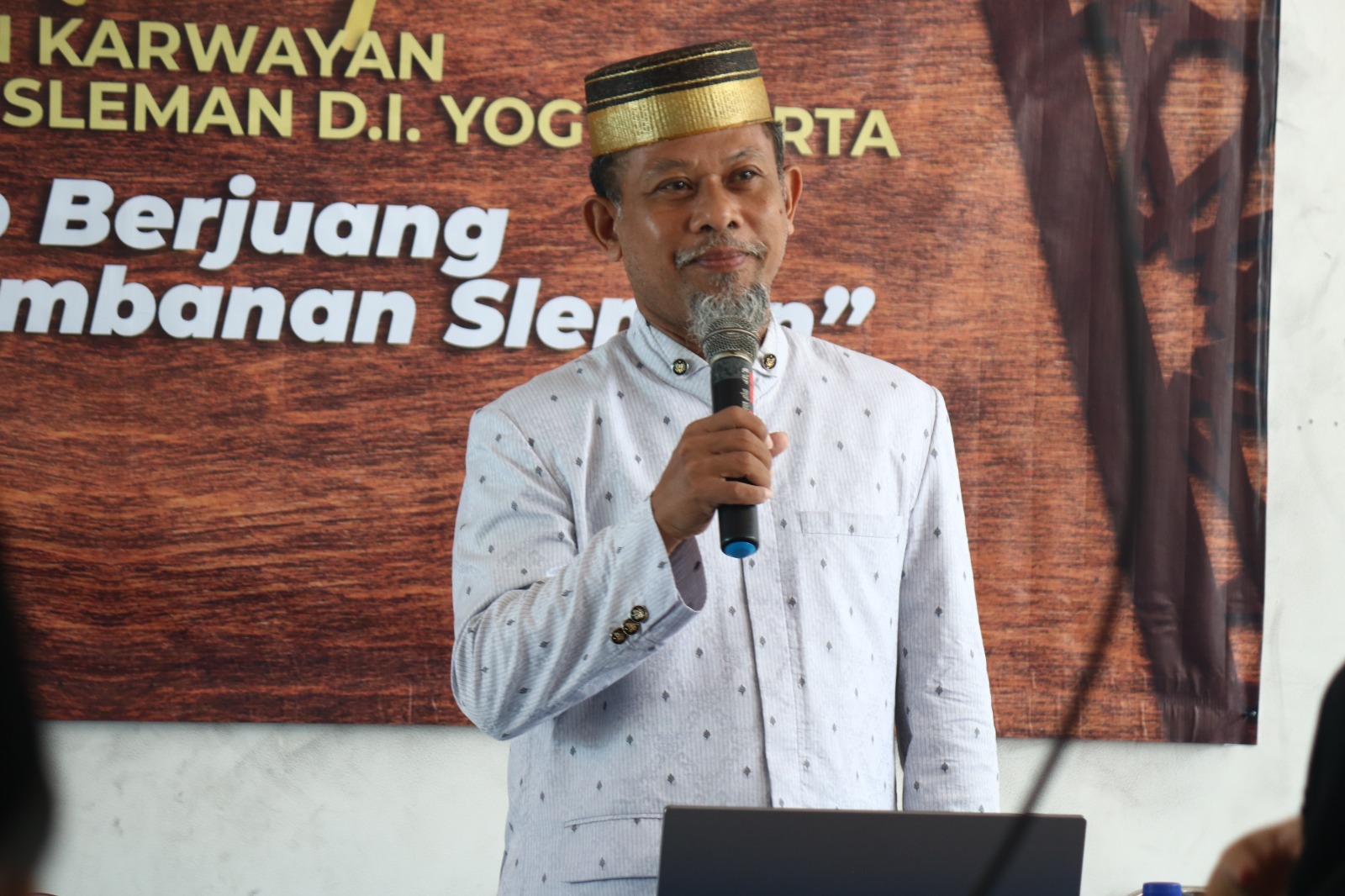 Read more about the article Pendiri PPM MBS Yogyakarta Beri Motivasi Pada Baitul Arqam Guru dan Karyawan