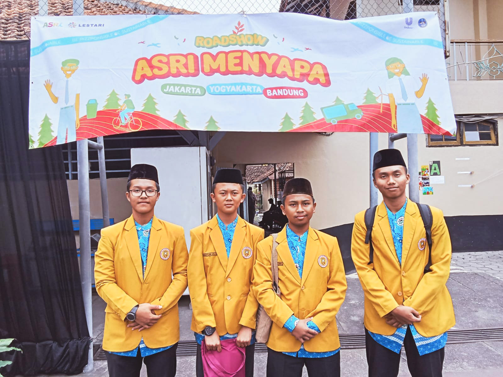 Read more about the article Peduli Sampah Ciptakan Lingkungan Sehat, Santri Hadiri Roadshow “ASRI Menyapa” Kompas Gramedia