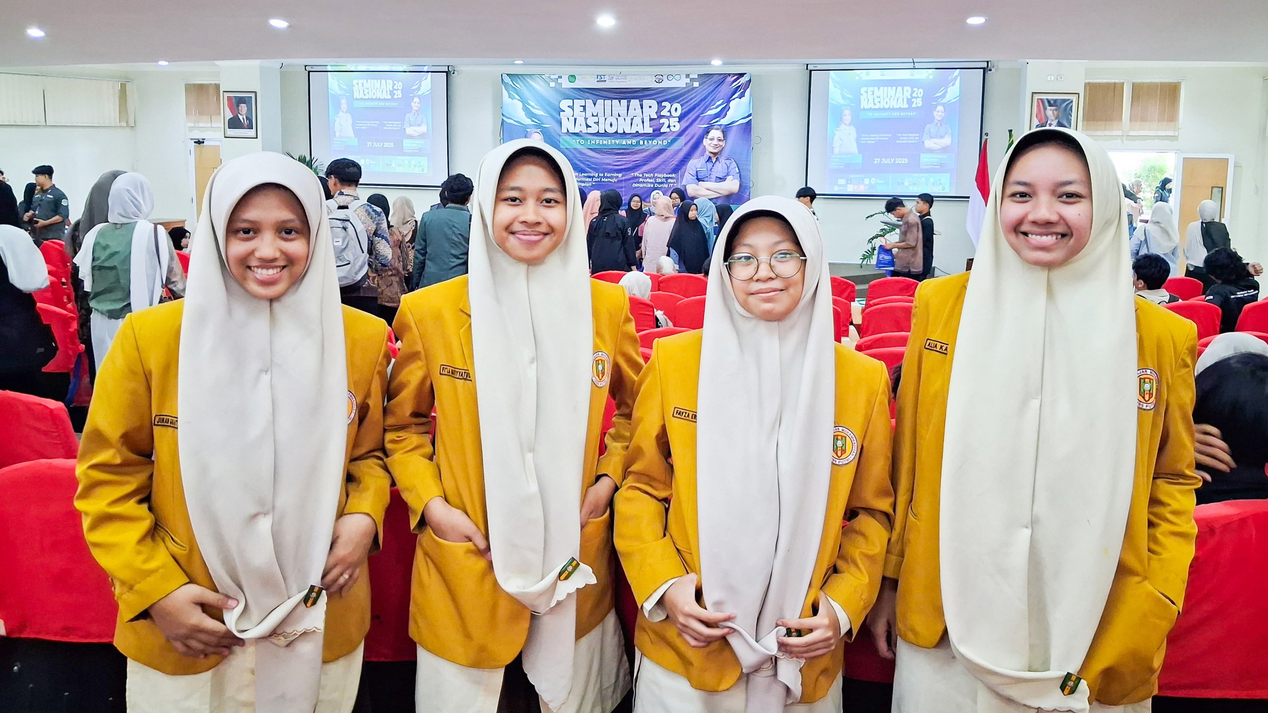 Read more about the article Personal Branding & Inovasi Teknologi: Pengembangan Diri Santri Ikuti Seminar Nasional di UNISA Yogyakarta