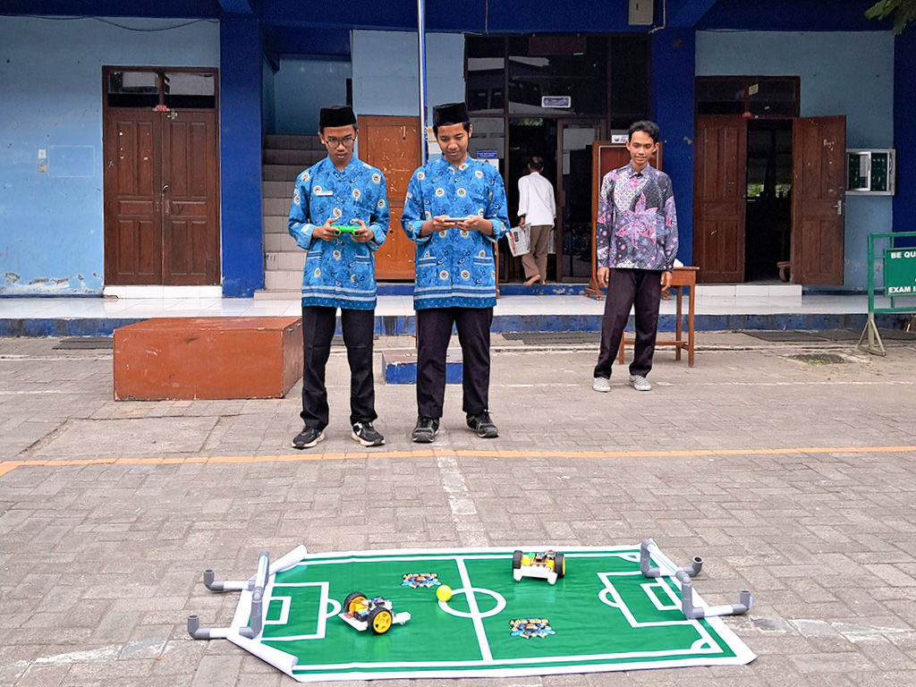 Read more about the article Robotik Masuk Pesantren, Siap Bekali STEM Santri
