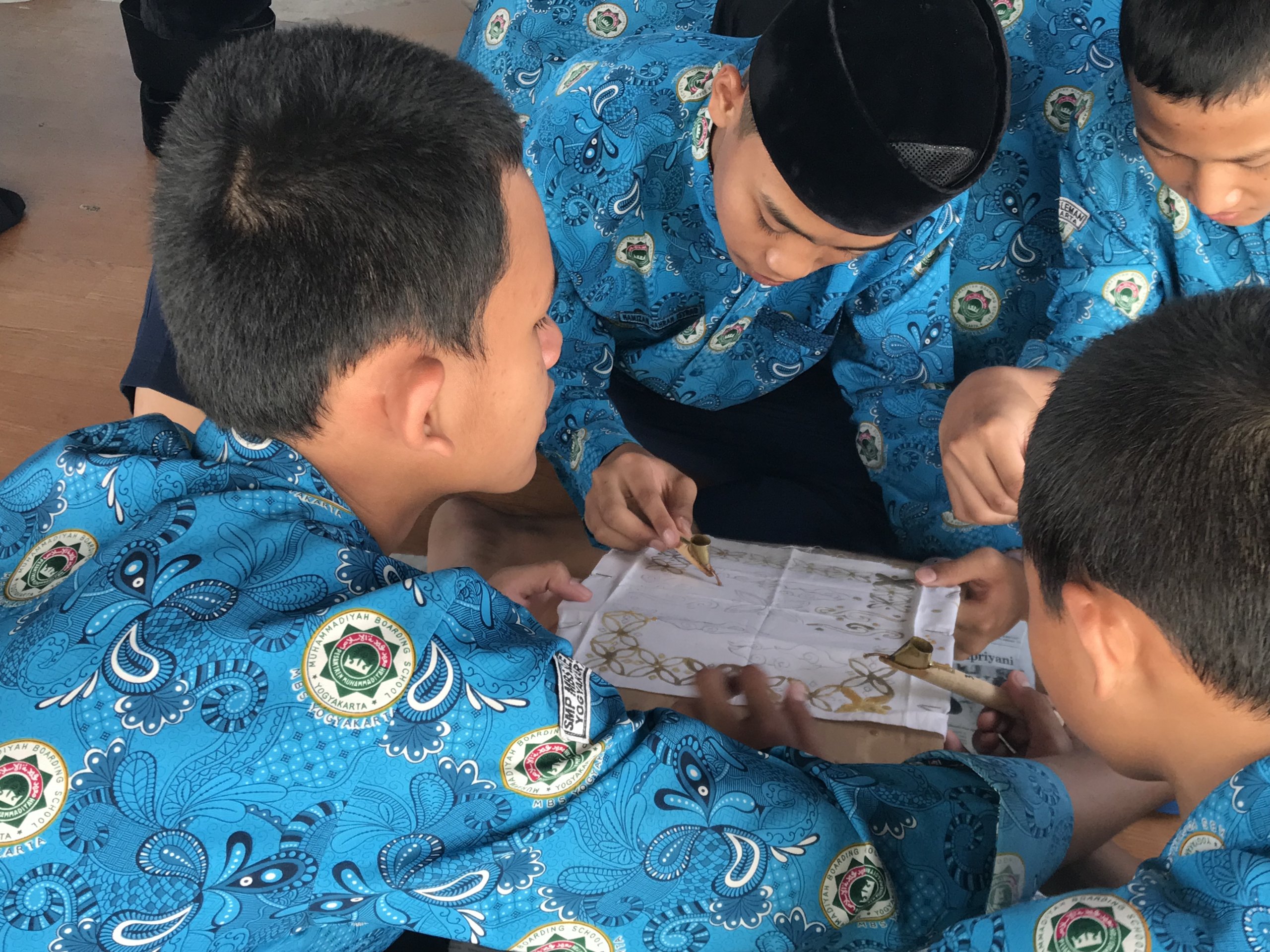 Read more about the article Seni dan Sains Menyatu: Ketika Pola Geometri Batik Jadi Kunci Pemahaman Rumus Matematika
