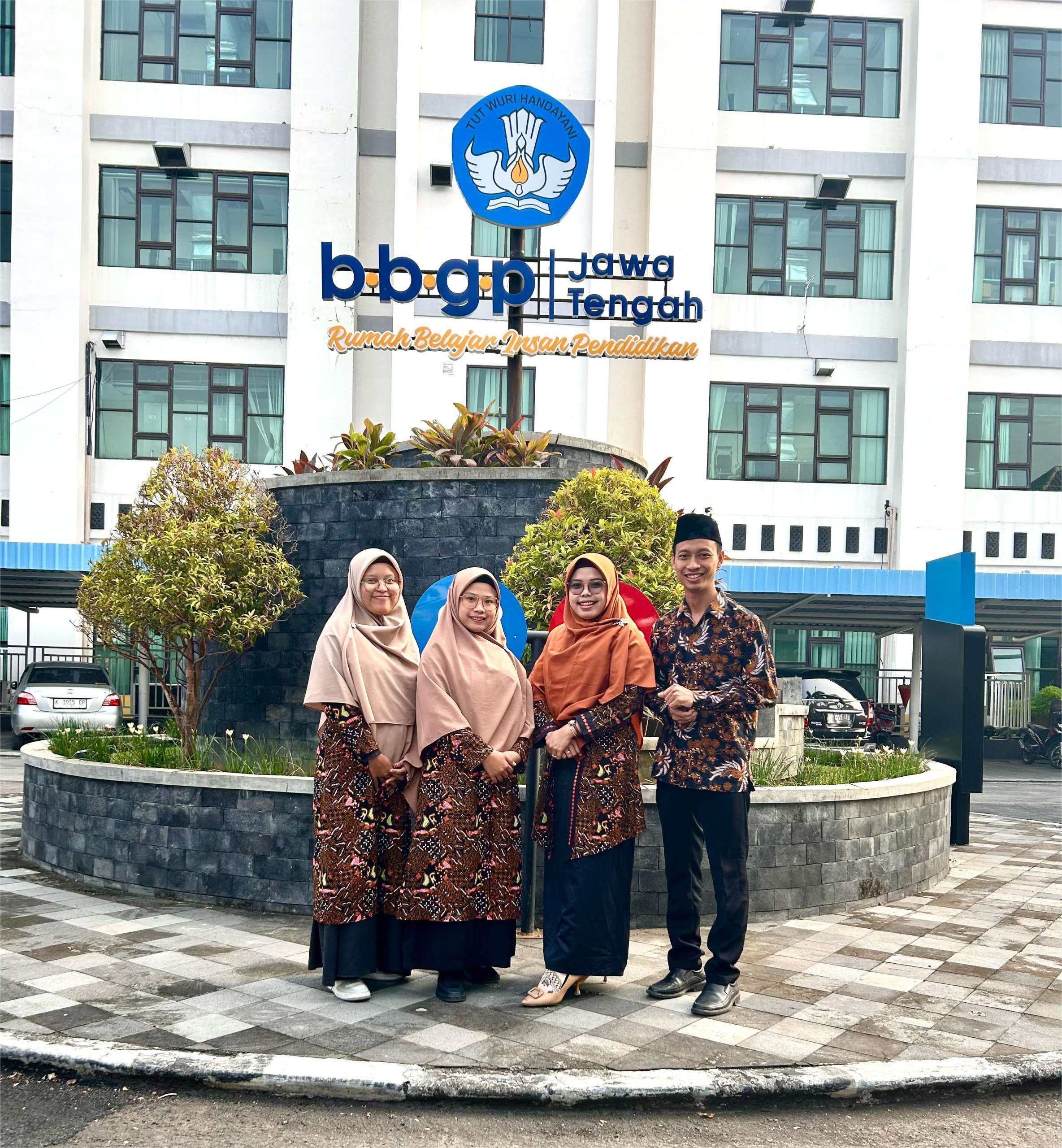 Read more about the article Empat Guru PPM MBS Yogyakarta Lolos Seleksi Penulisan Buku Bilingual IPS dan Bahasa Inggris Tingkat Nasional