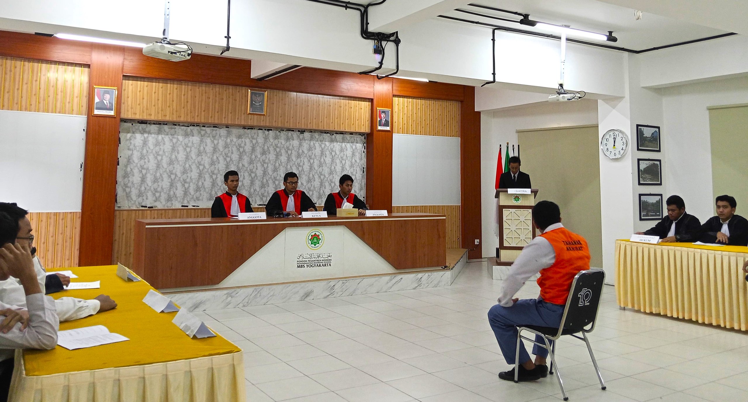 Read more about the article Sidang Semu: Ujian Praktik Pendidikan Pancasila, Mencetak Generasi Sadar Hukum Sejak Dini