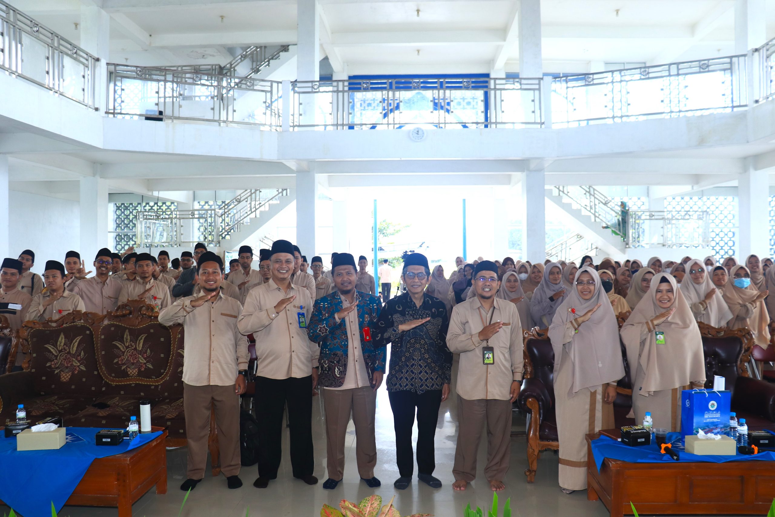 Read more about the article IHT Hari Pertama: Tingkatkan Profesionalisme Guru dalam Komunikasi dan Pengajaran