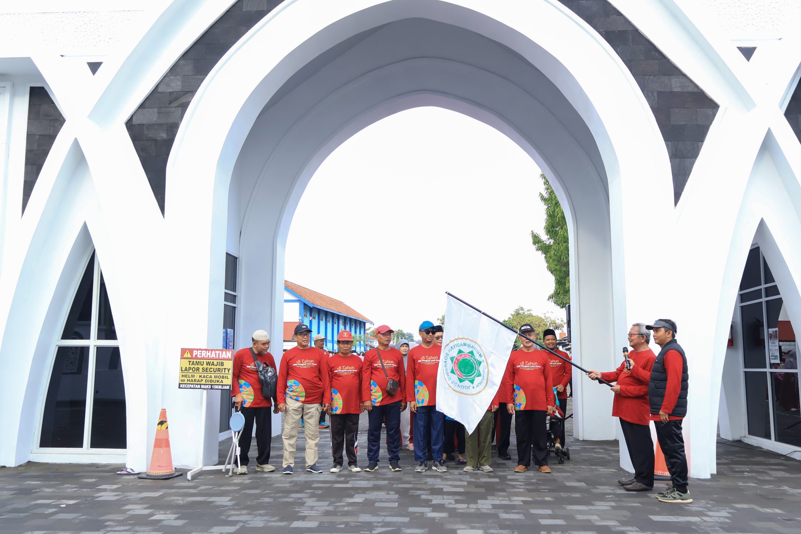 Read more about the article Semarak Milad ke-18 PPM MBS Yogyakarta: 3500 Peserta Jalan Sehat Menyemuti Jalan
