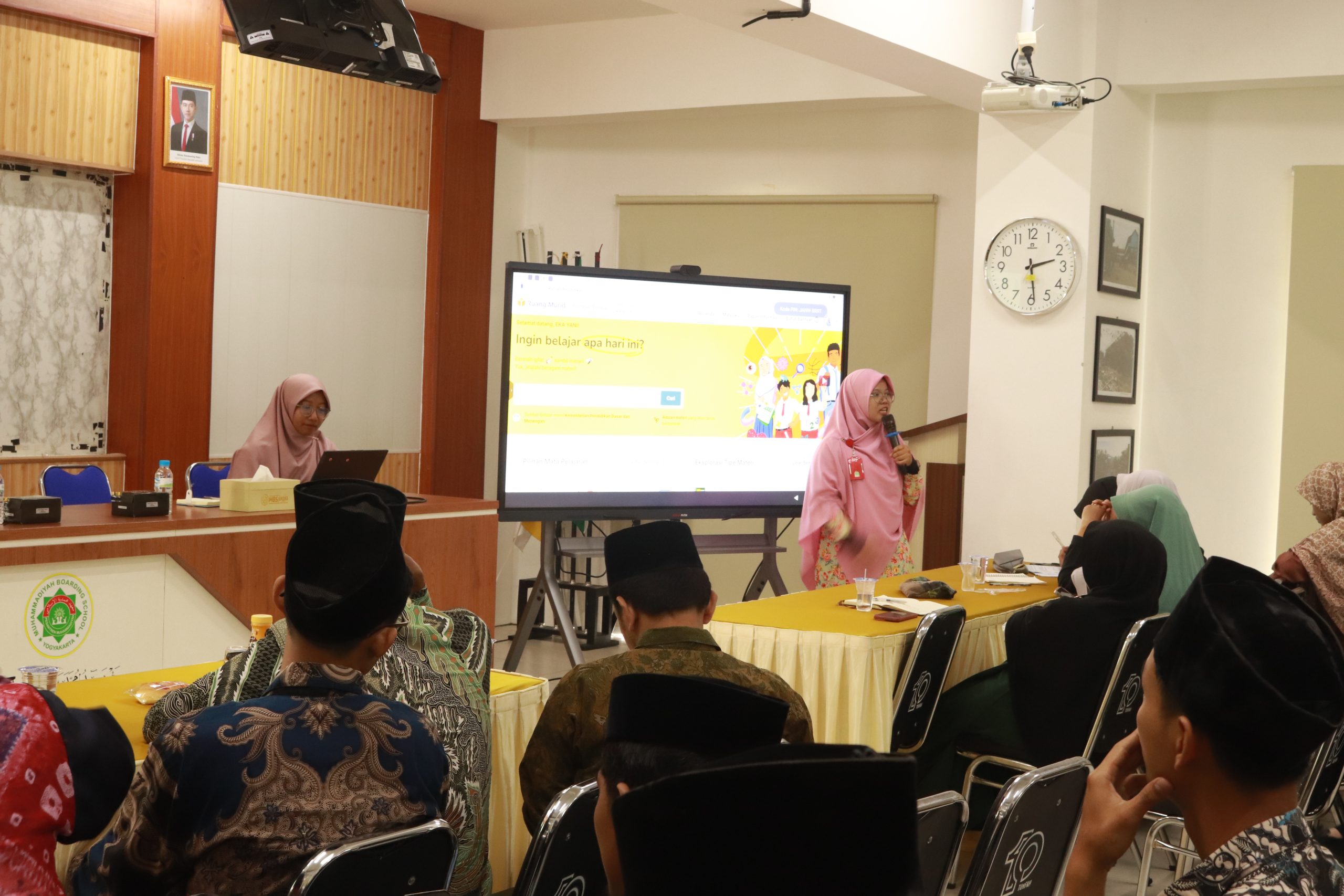 Read more about the article Digitalisasi Pembelajaran: Pelatihan Eksplorasi Penggunaan IFP