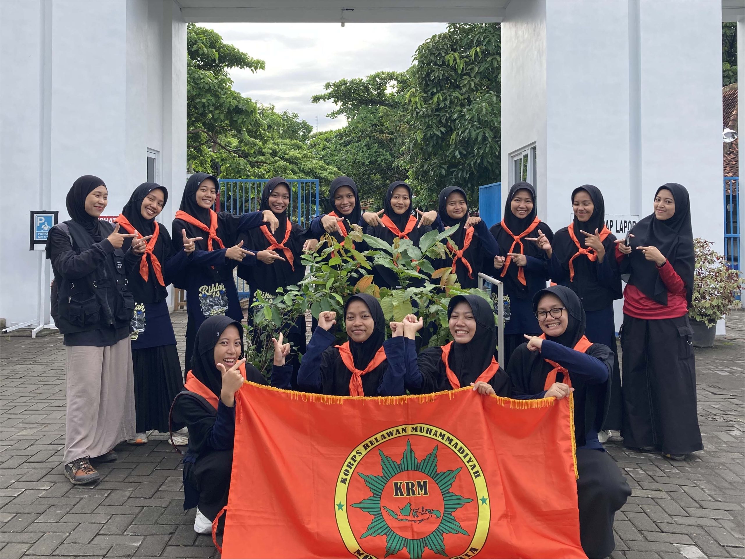 Read more about the article KRM MBS Putri Lakukan Penanaman Puluhan Pohon di Lereng Gunung Merapi