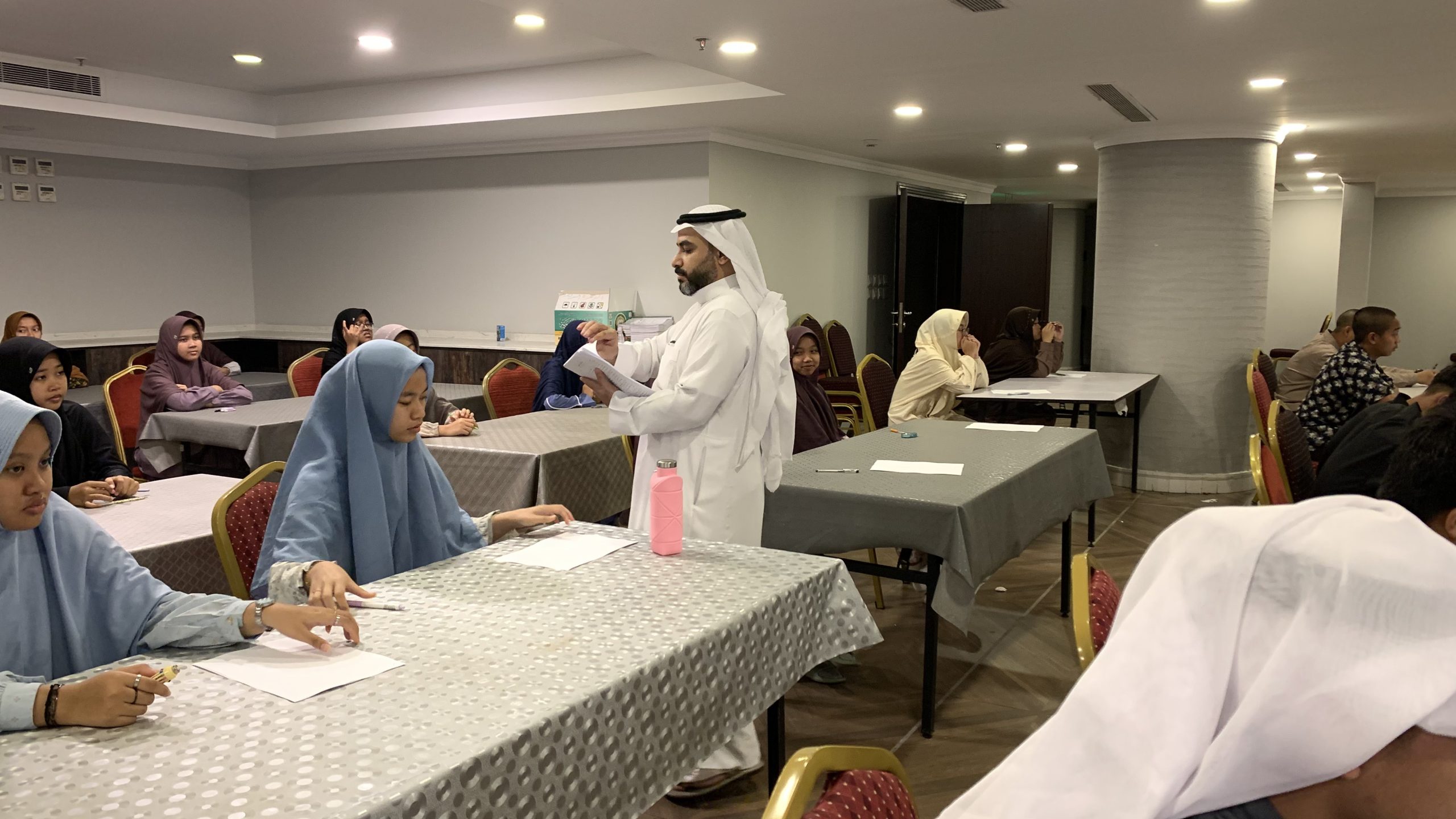 Read more about the article Uji Kemampuan, Santri IAC 2026 Ikuti Ujian Syar’i dan Bahasa Arab Langsung di Makkah