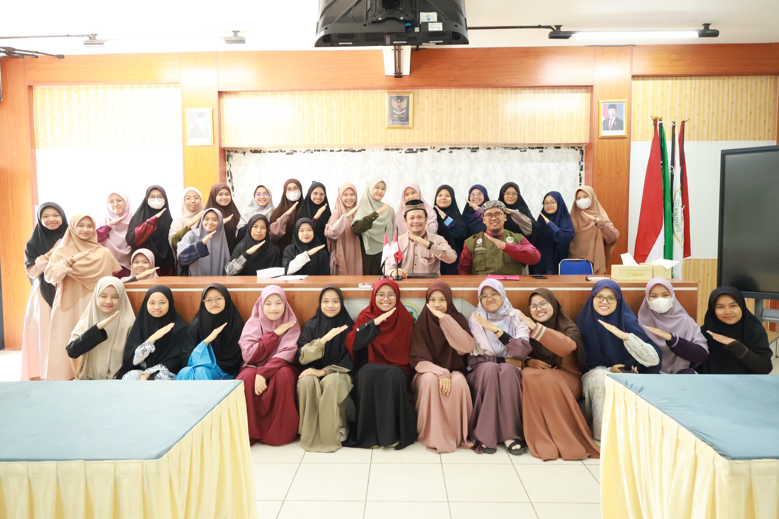Read more about the article MBS Yogya Lepas Aisyah Tempuh Studi di Darul Hadits Al Hassania