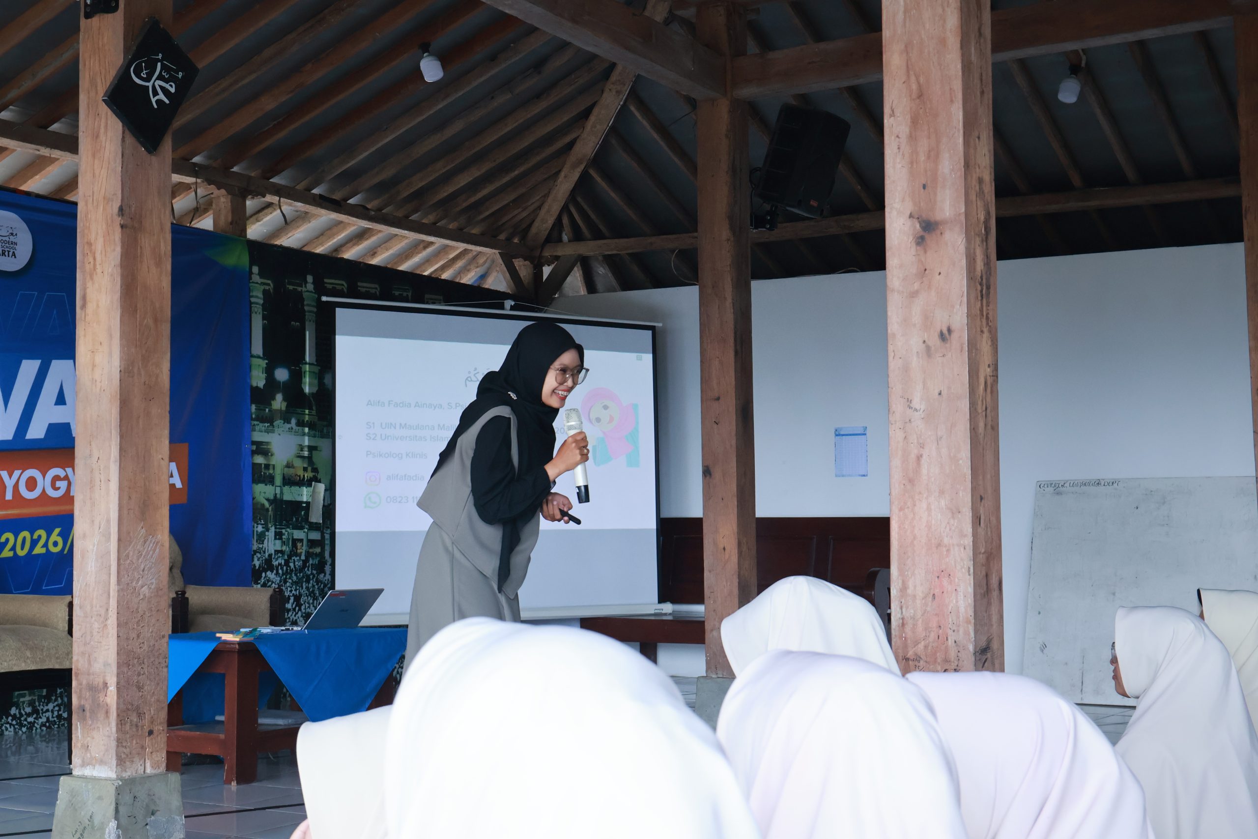 Read more about the article Seminar Motivasi: Santri Kelas 9 MBS Yogya Temukan Versi Terbaik Diri